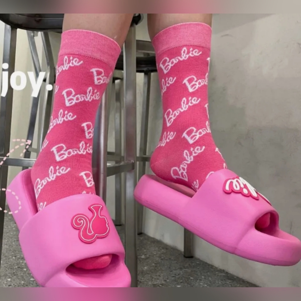 * Barbie Womens Printed Crew Socks Funny Novelty Pink and White Adult Size 9-11